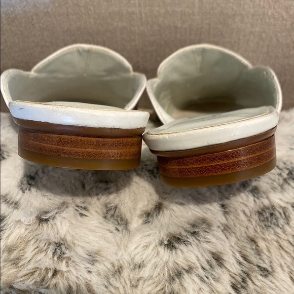 Etienne Aigner Shoe Mules White Leather Almond Toe Silver Chain Size 8 Wide - Picture 5 of 10